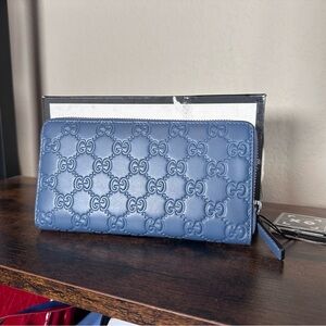 New in Box Gucci Blue Guccissima GG Embossed Leather Zippy Wallet